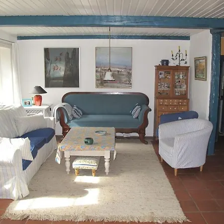 Διαμέρισμα Romantic Thatched Roof House *