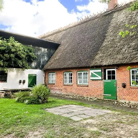 Διαμέρισμα Romantic Thatched Roof House *